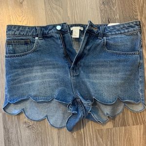 H&M Size 10 like new scalloped bottom shorts.